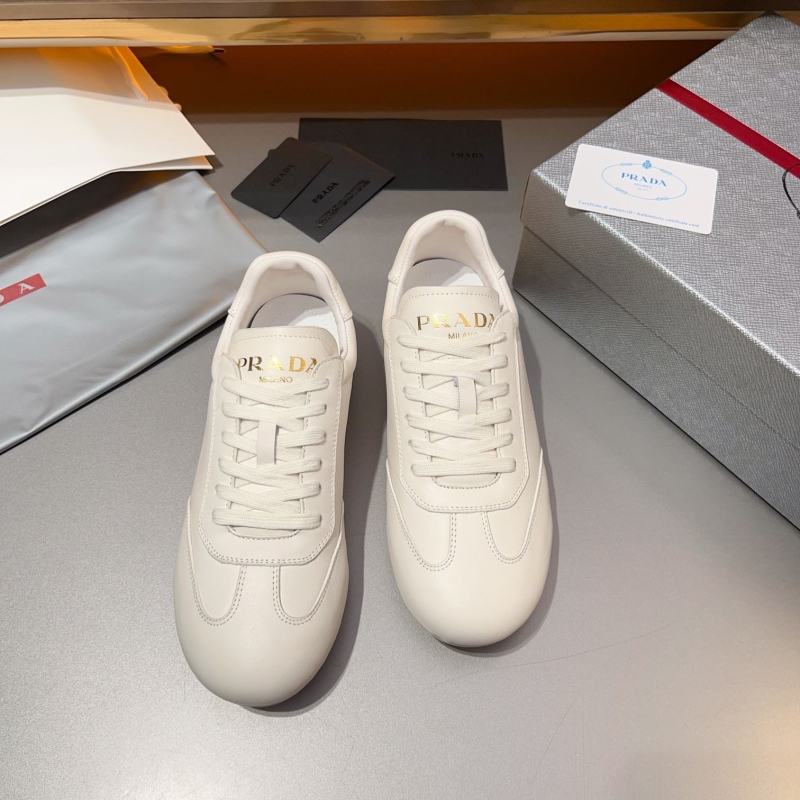Pra*a casual shoes